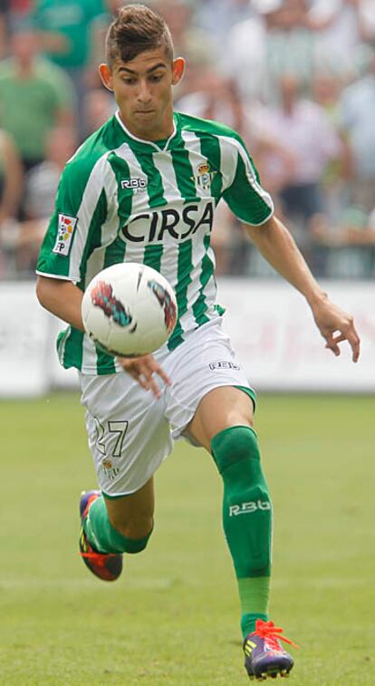El joven Vadillo, con 17 años, es el jugador más joven que ha debutado en el primer equipo verdiblanco.