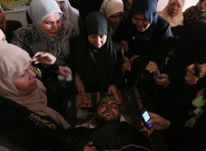 Velatorio de un militante del movimiento Yihad Islámica muerto ayer en un ataque israelí en la franja de Gaza.