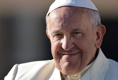 O papa Francisco na pra&ccedil;a de S&atilde;o Pedro, no Vaticano.