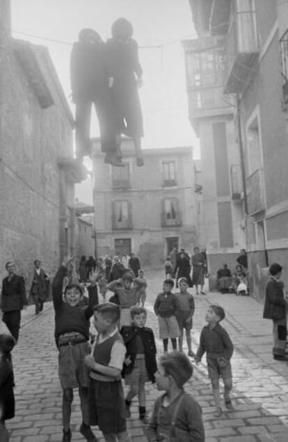 El barrio valenciano de El Cabanyal, en fiestas, en 1952.