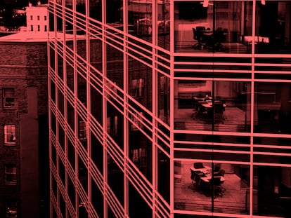 Edificios de oficinas después de la jornada laboral