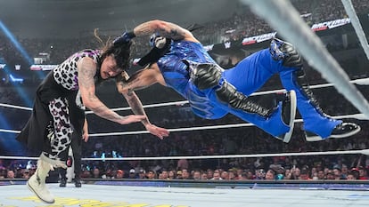 Lucha por el Título Intercontinental Dominik Mysterio vs. Penta en la WWE.