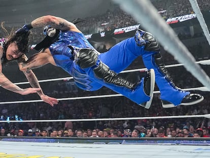 Lucha por el Título Intercontinental Dominik Mysterio vs. Penta en la WWE.