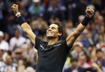 Rafa Nadal celebra la vistoria al final del partido.