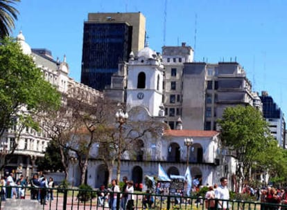 Vista del Cabildo en la Plaza de Mayo de la capital argentina