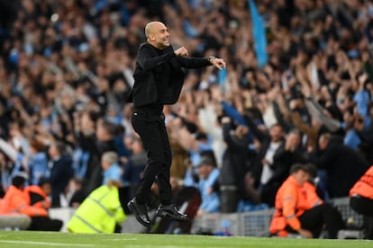 Pep Guardiola celebra uno de los goles al Real Madrid.