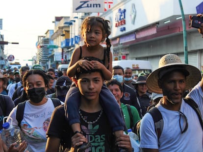 Migrantes en la ciudad de Tapachula, en Chiapas, este viernes.