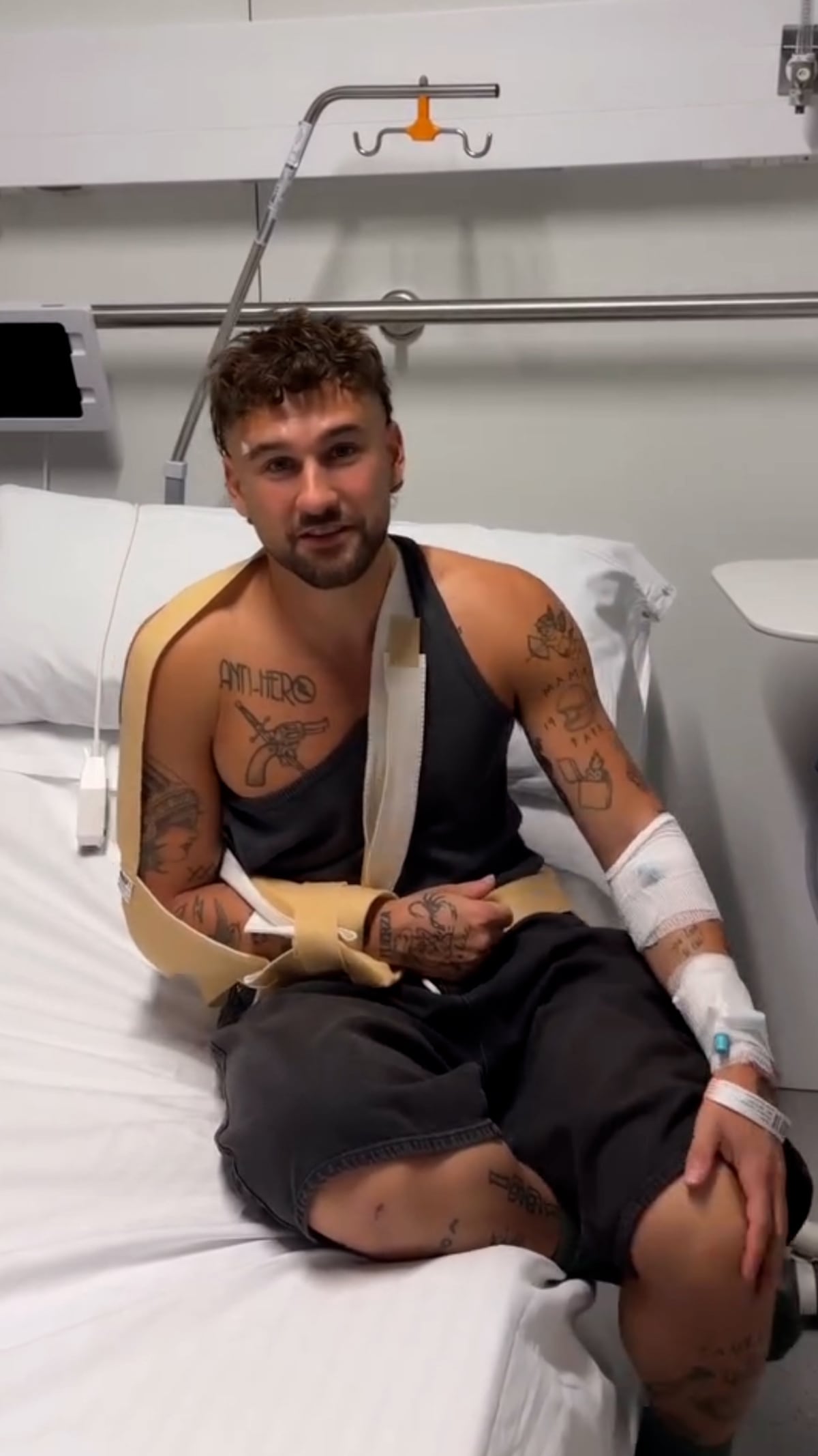 El cantante Dani Fernández se rompe los ligamentos de un hombro en un concierto en Valencia y acaba en el hospital