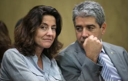 The CDC’s Mercè Conesa, pictured with Catalan government spokesman Francesc Homs, says the November 9 poll will take place.