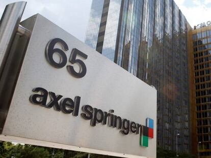 Logo de Axel Springer en su sede, en Berl&iacute;n (Alemania).