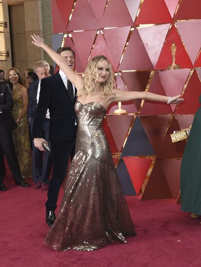 Jennifer Lawrence, en plan guerrera con su vestido de Dior, como era esperable: es imagen de la firma.