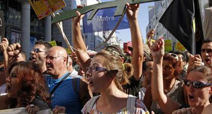 Asistentes a la marcha de protesta contra la austeridad en Lisboa.