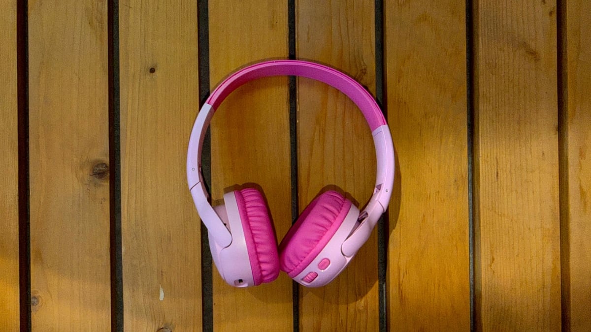 Este modelo incluye dos auriculares y es útil para familias con dos niños.
