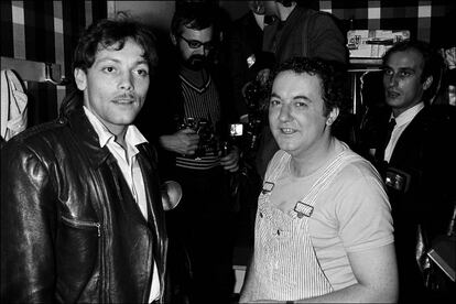 Coluche y Patrick Dewaere en París en 1975.