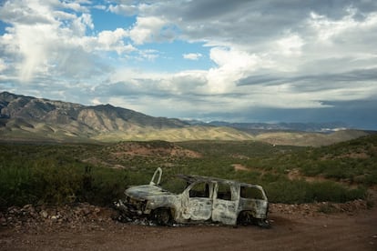 Restos de una de las camionetas que fue atacada en una carretera entre los Estados mexicanos de Chihuahua y Sonora.