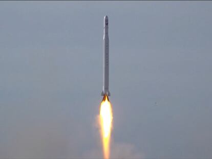 Imagen del lanzamiento de un satélite militar anunciado el miércoles por la Guardia Revolucionaria.