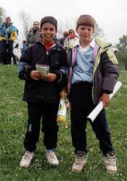Arteta y Xabi Alonso, en 1994, cuando jugaban en el mismo equipo infantil.