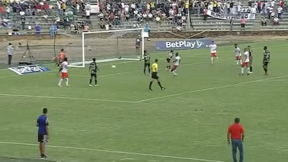 El momento en el que Unión Magdalena anota el segundo gol ante Llaneros (1-2) en un partido de la segunda división del fútbol colombiano