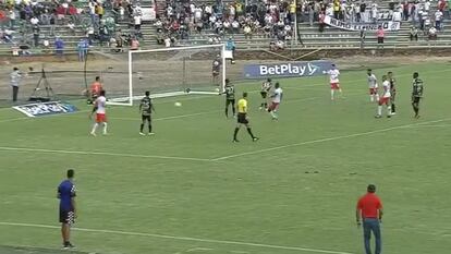 O momento em que o Unión Magdalena marca o segundo gol contra o Llaneros (1x2) em partida da segunda divisão do futebol colombiano, no sábado, 4 de dezembro de 2021.