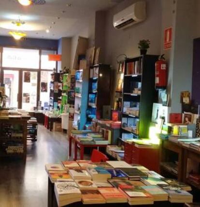 Imagen del interior de la librería 'La Puerta de Tannhauser' de Plasencia.