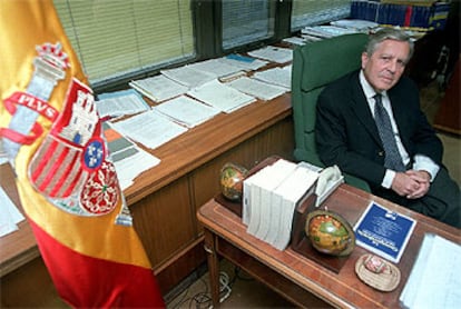 Carlos Jiménez Villarejo, jefe de la Fiscalía especial para la represión de los delitos económicos relacionados con la corrupción, en su despacho oficial.