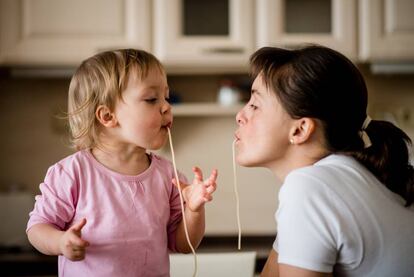 Establecer rutinas favorece la salud de tus hijos.