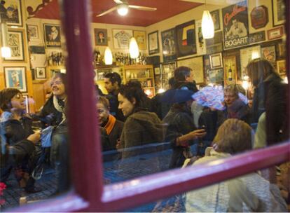 Interior del bar Xukela, en la bilbaína calle del Perro