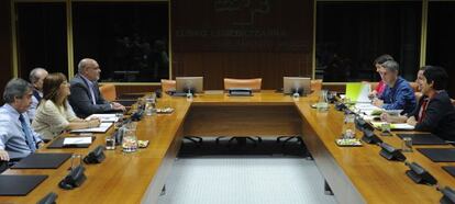 Encuentro entre PNV, PSE y EH Bildu esta mañana en el Parlamento