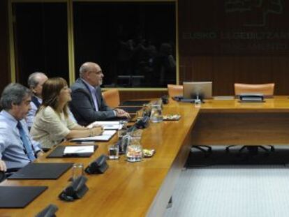 Encuentro entre PNV, PSE y EH Bildu esta mañana en el Parlamento