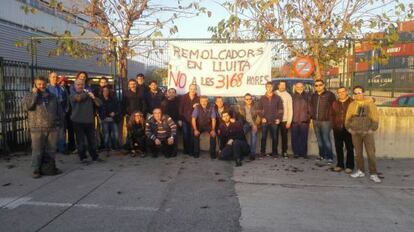 Primer día de huelga de los remolcadores del Puerto de Barcelona.