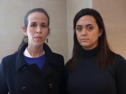 Manuela Bol&iacute;var, diputada venezolana de Voluntad Popular, con Rosaura Valentini, esposa de Yon Goicoechea, a la derecha. 