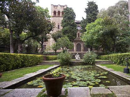 L'habitatge i els jardins de la casa de Julio Muñoz Ramonet.