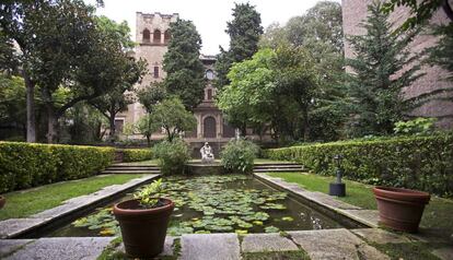 L'habitatge i els jardins de la casa de Julio Muñoz Ramonet.