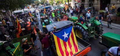 Diversos tractors són interceptats pels Mossos d'Esquadra als carrers de Barcelona.