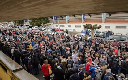 Aficionados charros acuden a presenciar el Unionistas-Salamanca CF UDS en el campo anexo al Helmántico.