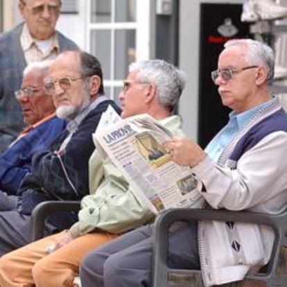 Los expertos piden bajar las pensiones a cambio de más ayudas a los jóvenes