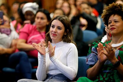 Irene Montero, en una mesa redonda con lideresas sociales, políticas y activistas, el día 12 en Bogotá.