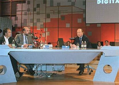 Javier Díez de Polanco, a la derecha, junto a Carlos Abad y José Manuel Lorenzo.
/ GORKA LEJARCEGI