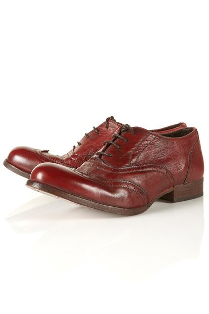 Si quieres decantarte por un estilo más country, opta por este zapato rojo de TopShop (100 euros aprox).