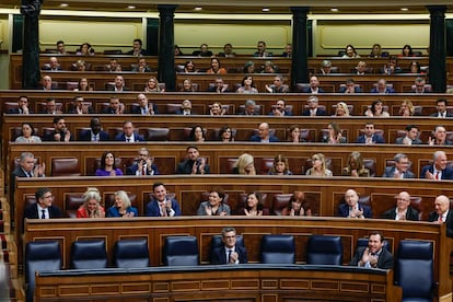 Aplausos en el hemiciclo durante el pleno del Congreso que ha convalidado este miércoles, con los apoyos de Junts y el PP, el decreto social.