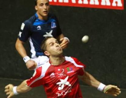 Olaizola celebra su vitoria ante Martínez de Irujo
