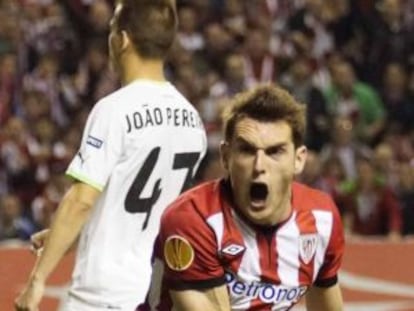 Ibai Gómez celebra su gol al Sporting de Portugal.