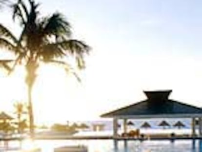Cancún recibe dos millones de turistas anuales y es el principal centro vacacional de México.