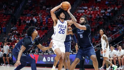 Izan Almansa durante un partido de la NBA el pasado 8 de julio.
