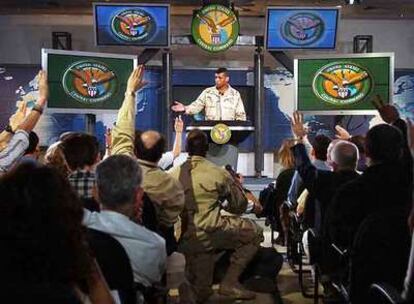 El general de brigada estadounidense Vince Brooks, en una rueda de prensa en 2003 sobre la guerra de Irak.