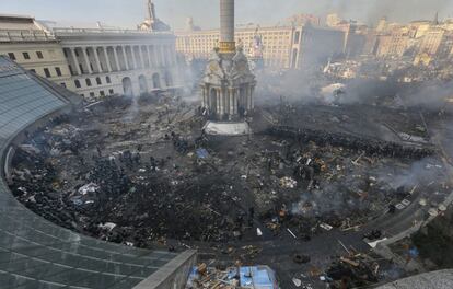 Vista general de la Plaza de la Independencia durante las protestas violentas entre opositores y antidisturbios en Kiev. 
