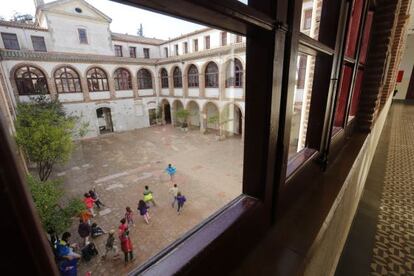 Patio de la casa de colonias de La Conreria, que acogerá a refugiados.