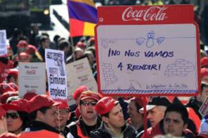 Los trabajadores de Coca-Cola partieron el pasado domingo en una marcha a pie desde la planta de Fuenlabrada y se concentraron durante el medioda en la Puerta del Sol, en Madrid, en protesta por por el expediente de regulacin de empleo (ERE) anunciado el 22 de enero por la compa?a.