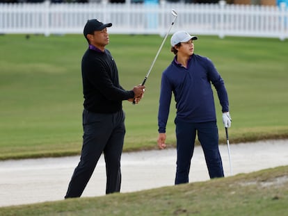 Tiger y Charlie Woods, jugando en Orlando este viernes.