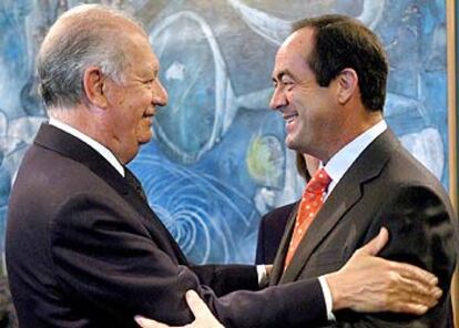 Ricardo Lagos y José Bono, el sábado, en el palacio de la Moneda de Santiago de Chile.